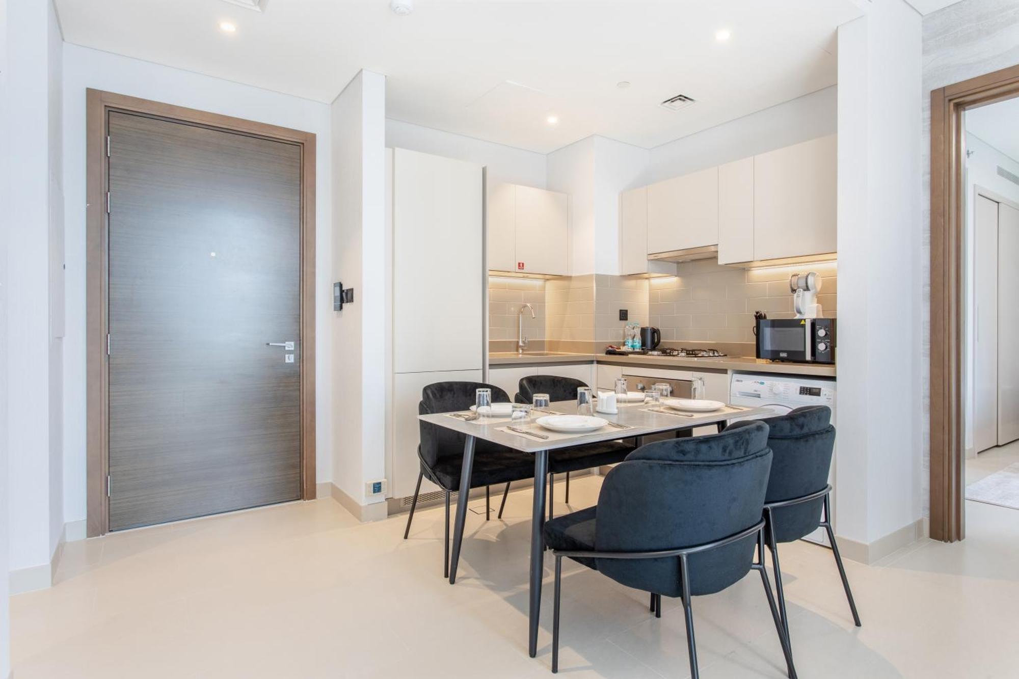 By Latinem 2br Cv A2709 Near Burj Khalifa * Dubai